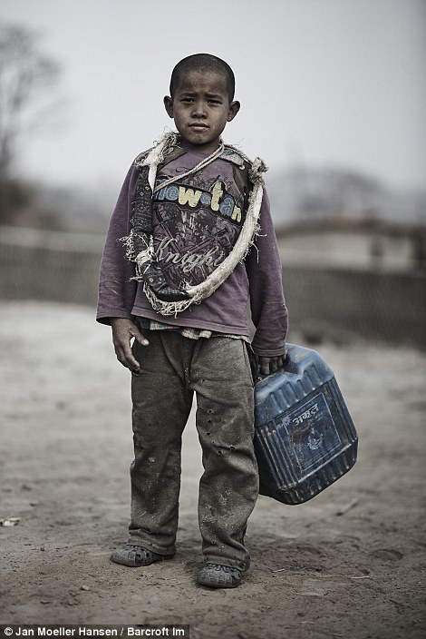 Детский труд на производстве кирпича в Непале