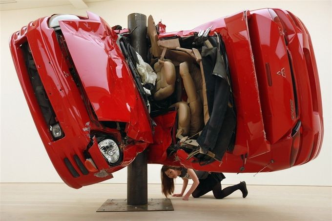 Скульптуры из разбитых машин от Дирка Скребера