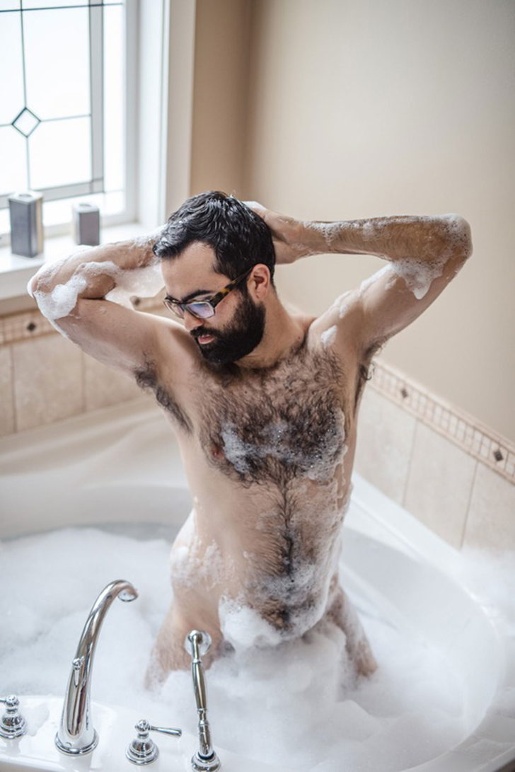 Мужская фотосессия в ванной