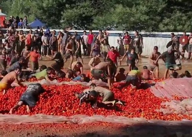 Ежегодая битва помидорами в Чили