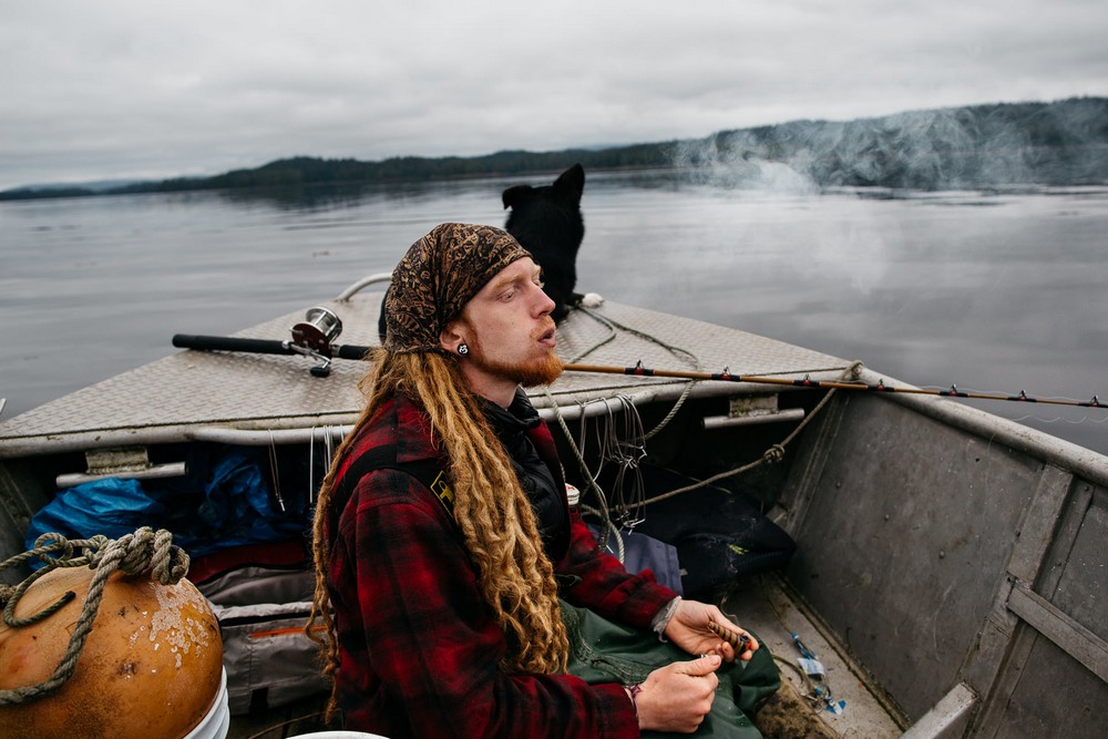 Жизнь вдали от цивилизации на отдаленном острове у берегов Аляски