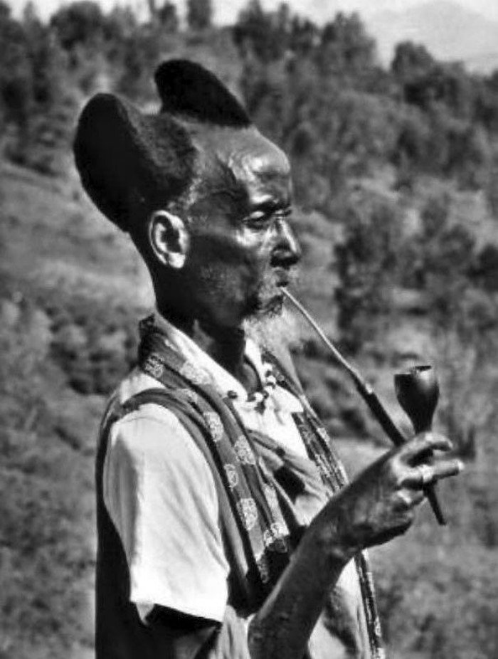 Амасунзу — традиционные руандийские прически