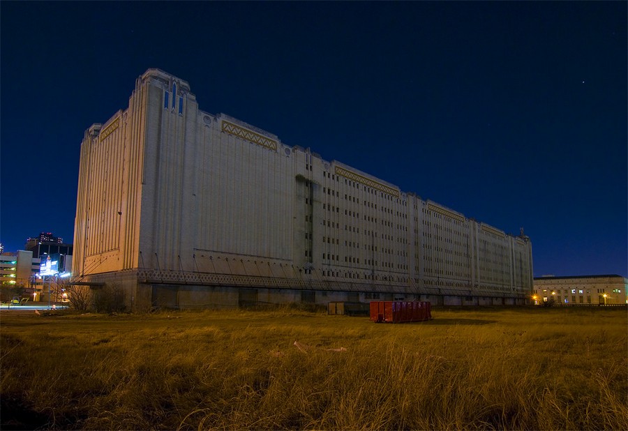 Американские города-призраки в ночных фотографиях Ноэля Кернса