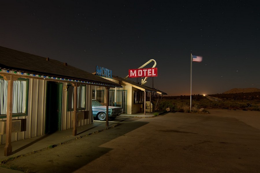Американские города-призраки в ночных фотографиях Ноэля Кернса