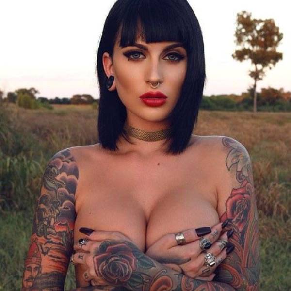 Великолепные татуировки на телах девушек