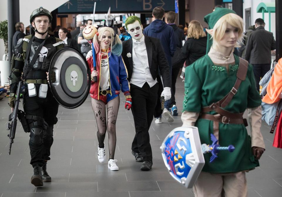 Поклонники супергероев на улицах Ливерпуля