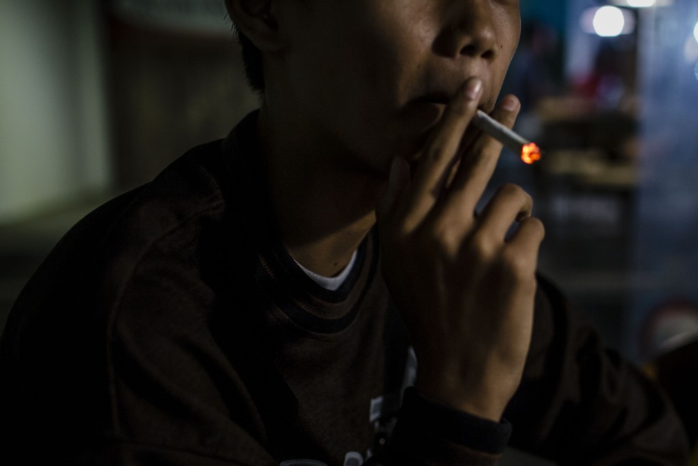 Курение среди детей в Индонезии