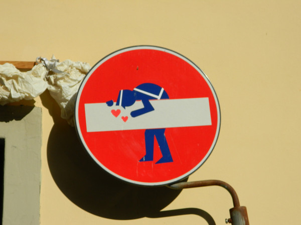 Прикольные дорожные знаки во Флоренции