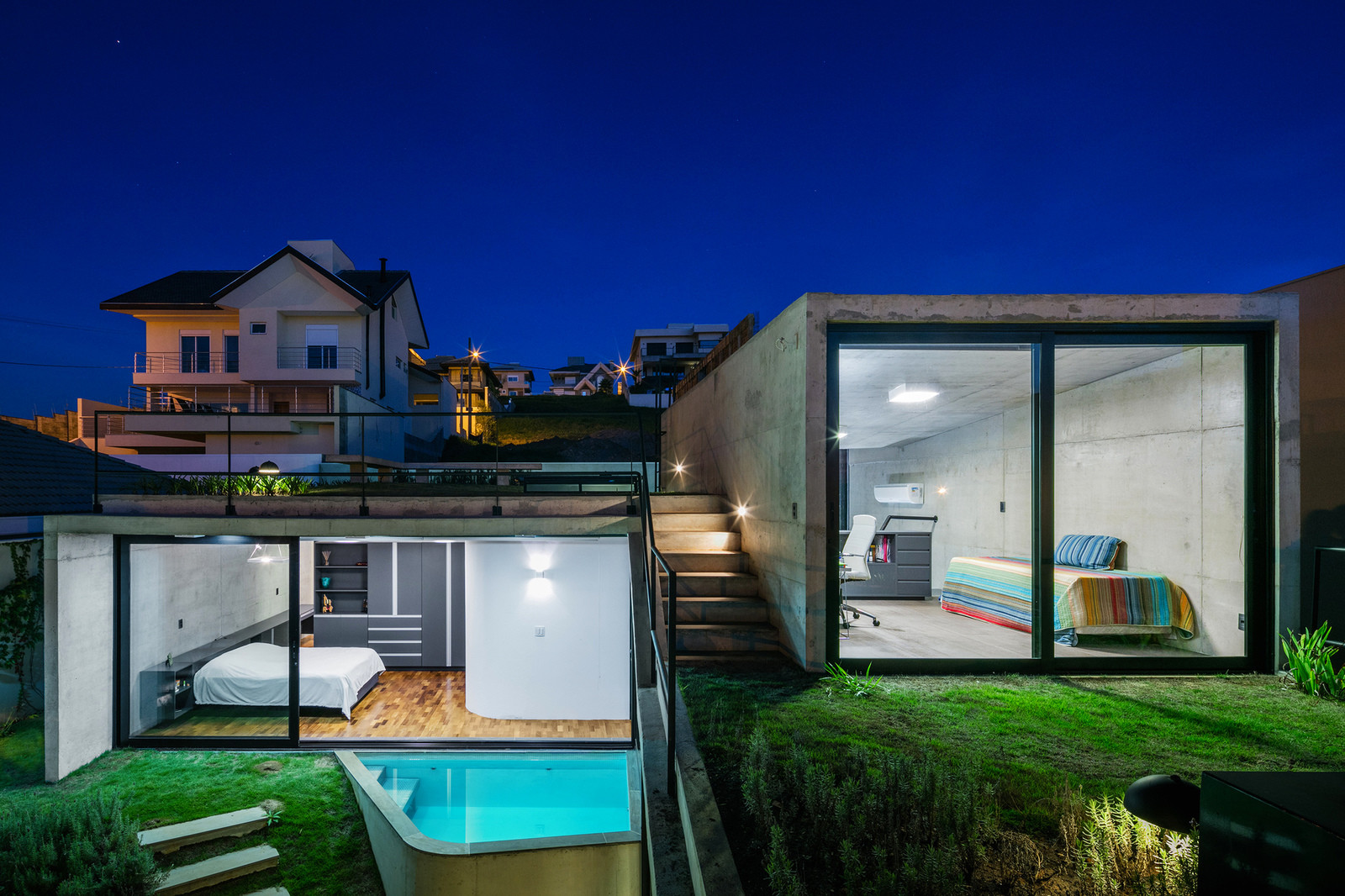 Дизайн дома в Бразилии с зеленым уголком