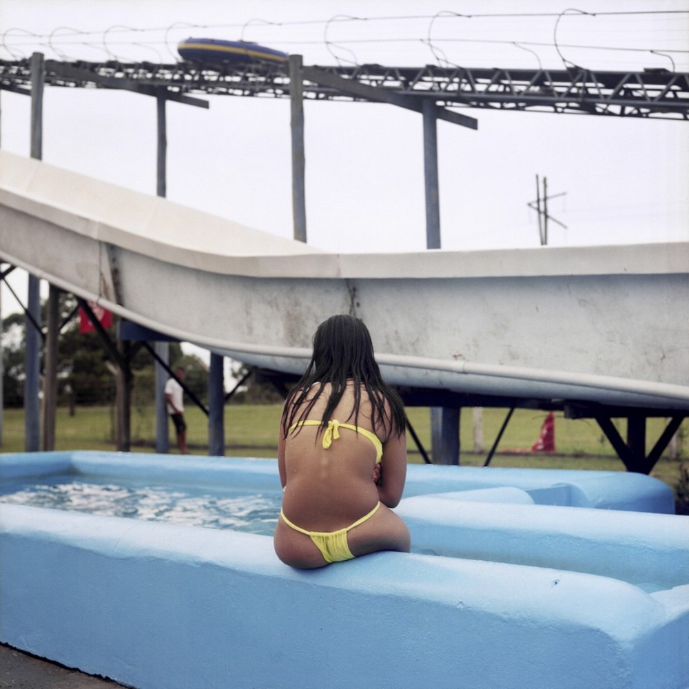 Люди в аквапарках Бразилии