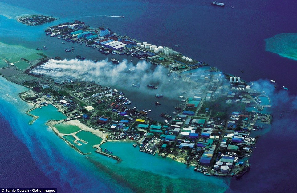 Самый грязный остров на Мальдивах