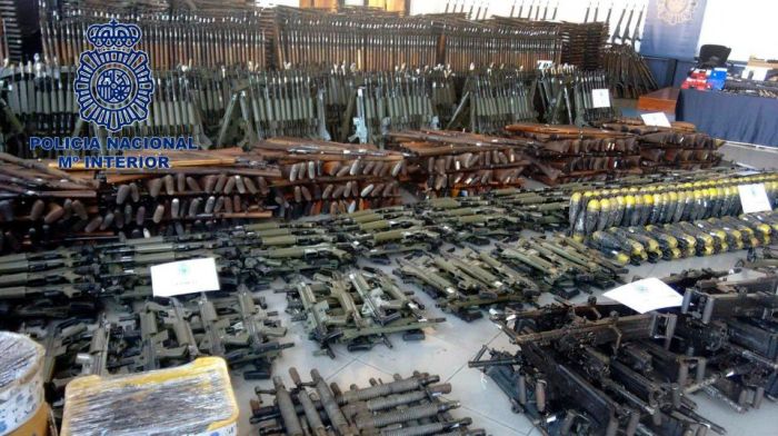 Испанская полиция обнаружила крупный подпольный склад оружия