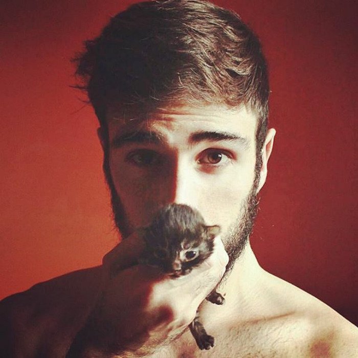 Горячие парни с котятами из Instagram