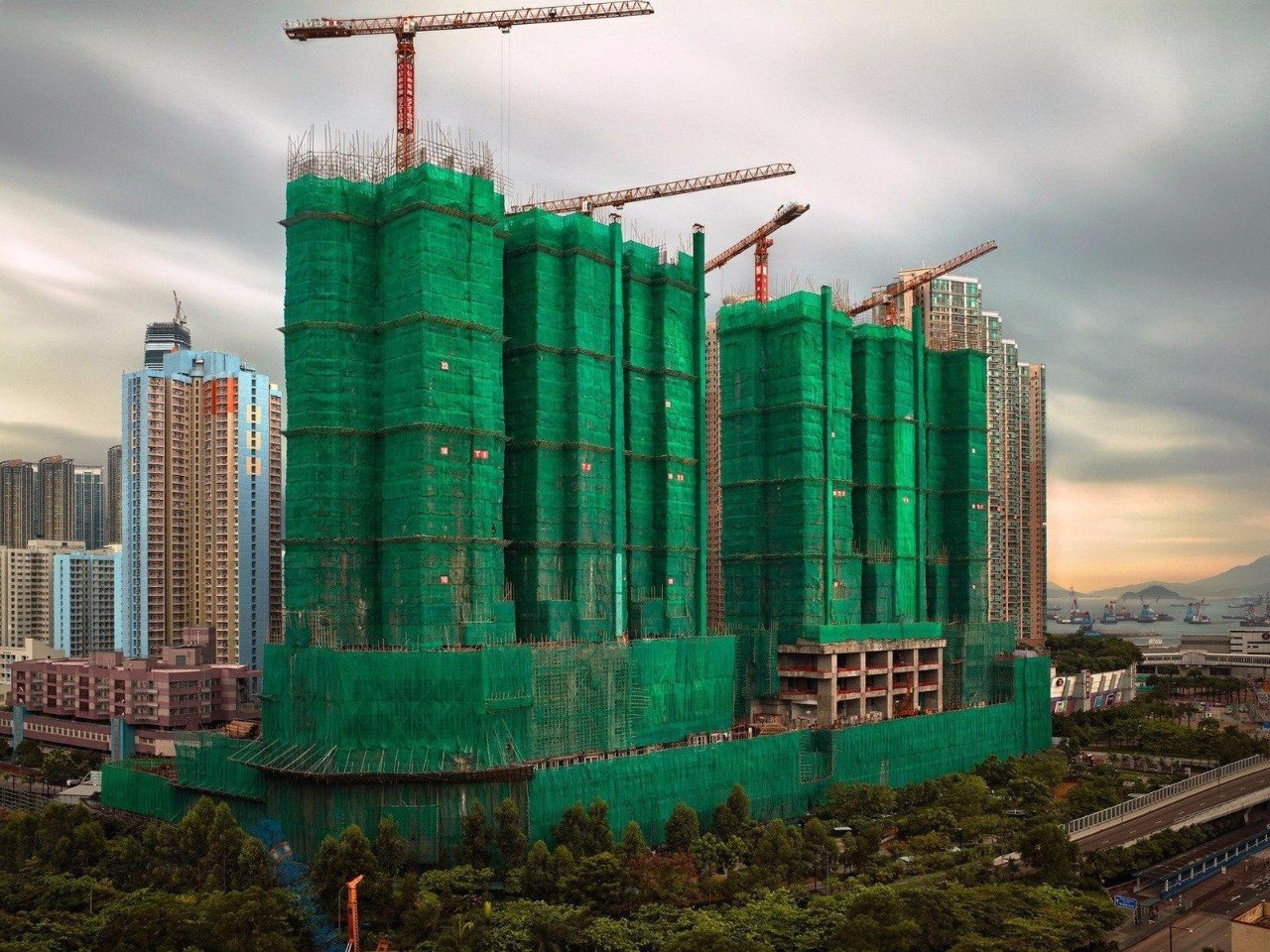Реконструкция зданий в Гонконге