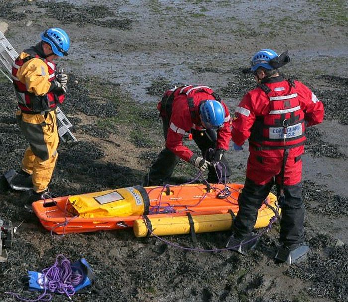 40 спасателей вытаскивали застрявшего в грязи байдарочника