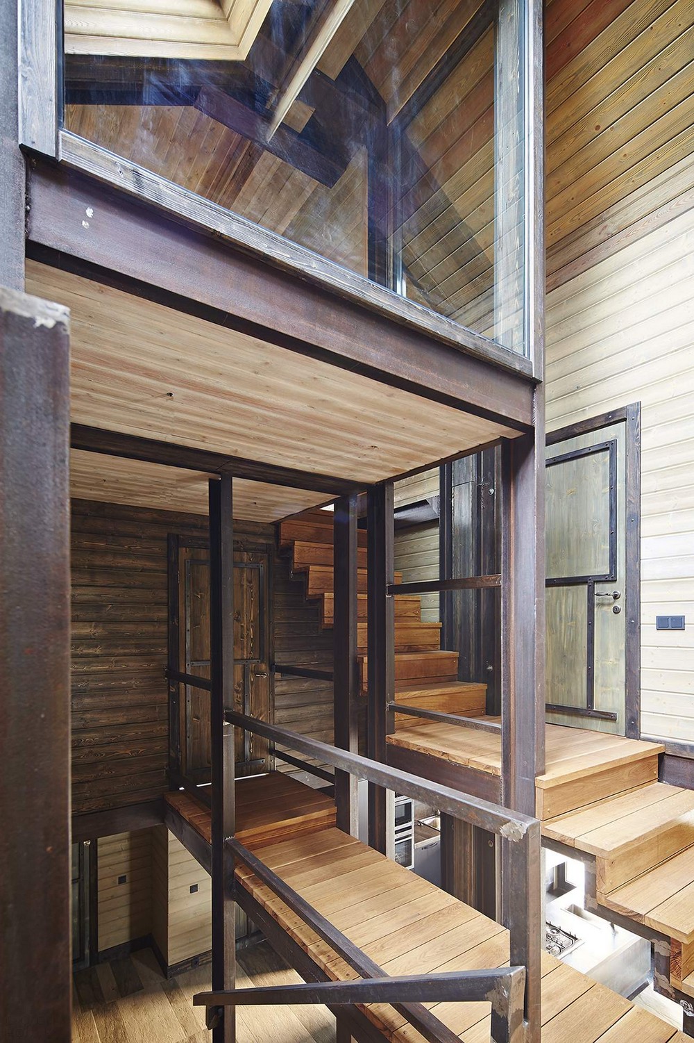 Современный трехэтажный дом из дерева в Подмосковье