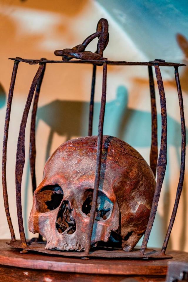 Удивительная коллекция старинных орудий пыток