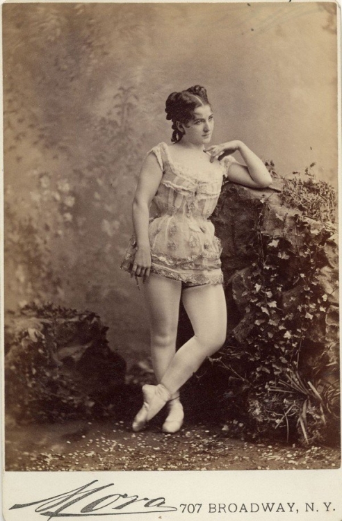 Танцовщицы 19 века