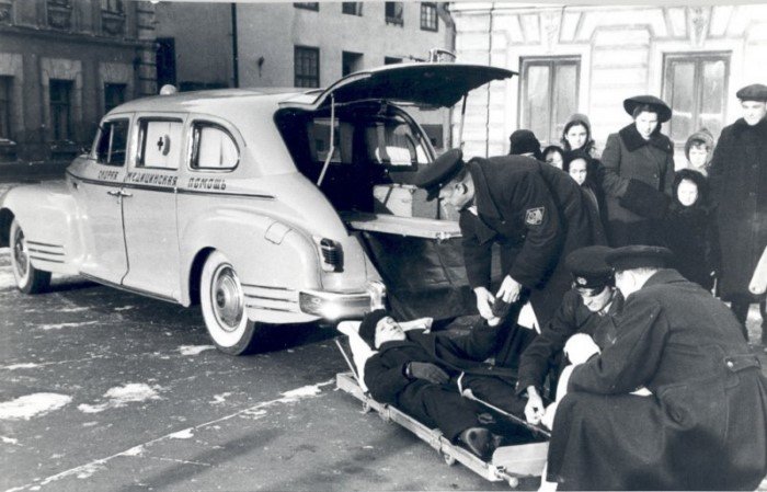Кареты скорой помощи прошлого столетия