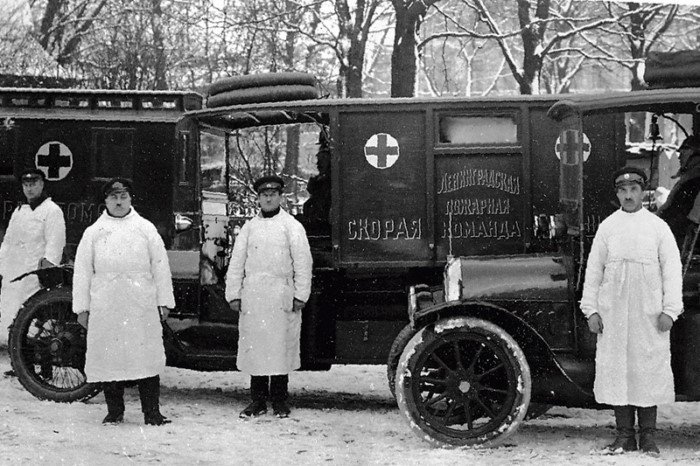 Кареты скорой помощи прошлого столетия