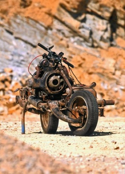Как путешественник смастерил мотоцикл из разбитого авто