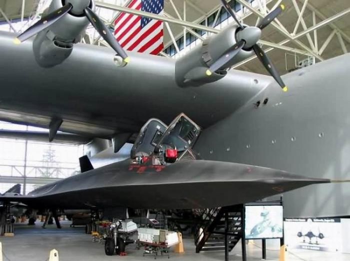 Самый огромный самолет Hughes H–4 Hercules