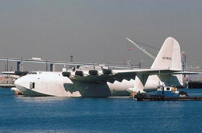 Самый огромный самолет Hughes H–4 Hercules