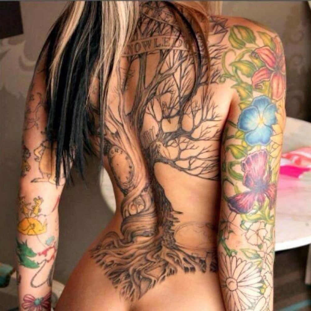 Красивые девушки любят татуировки