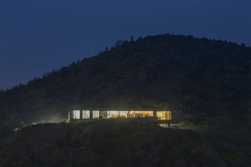 Семейный дом на зеленых холмах в Чили