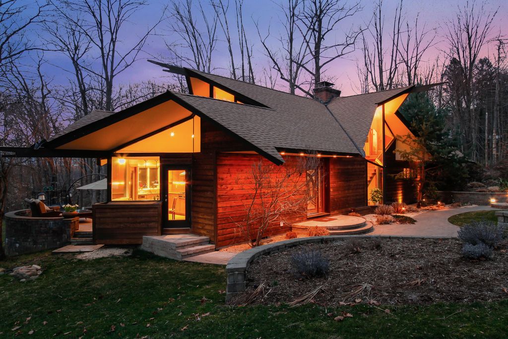 Дом в лесу США за $1,1 млн.