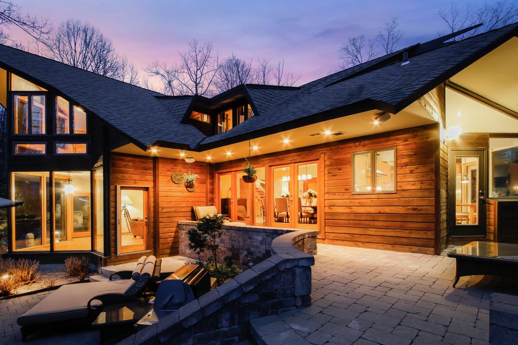Дом в лесу США за $1,1 млн.