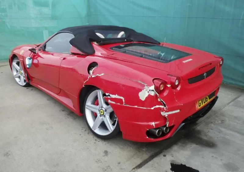 Лондонский иммигрант переделал Тойоту в Ferrari, чтобы получить страховку