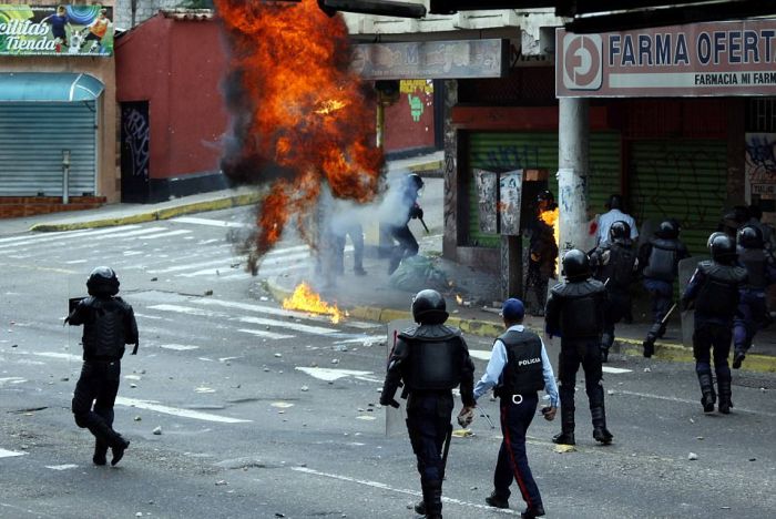 Массовые протесты и беспорядки в Венесуэле