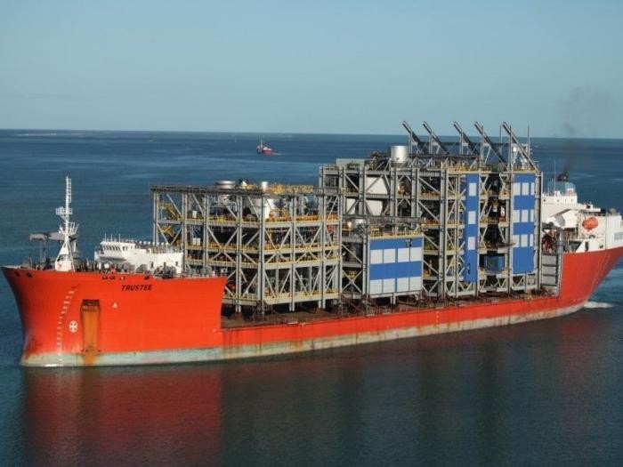 Перевозка огромных грузов на кораблях