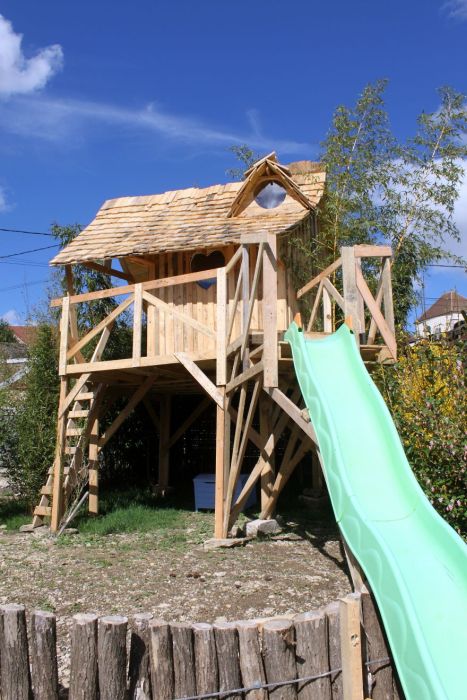 Деревянный замок для пятилетней девочки