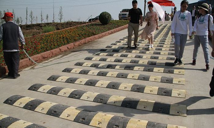 Гениальное новшество на пешеходных дорожках Китая