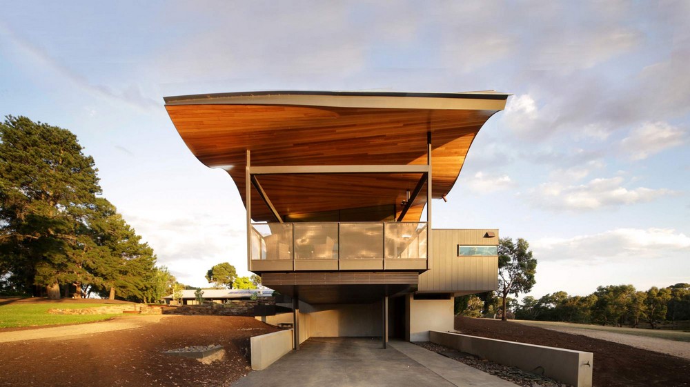 Частный дом с волнистой крышей в Австралии