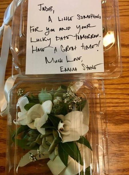 Эмма Стоун прислала подарки школьнику, пригласившему ее на выпускной