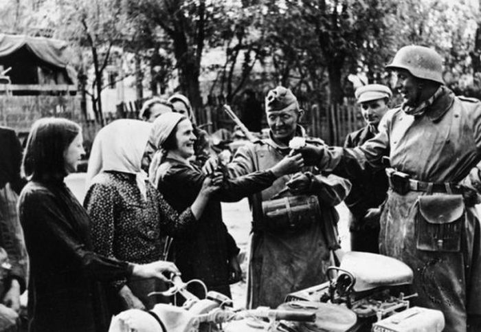 Снимки первых недель Великой Отечественной войны