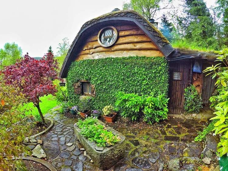 Фанат построил домик хоббита в Шотландии