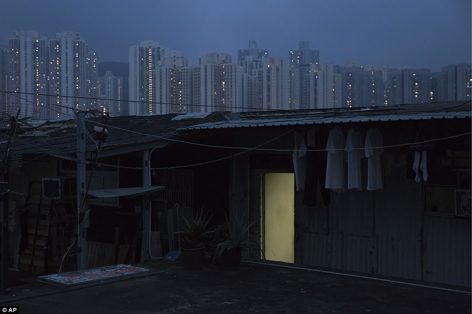 Жизнь в гонконгских домах-гробах