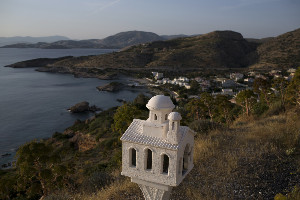 Небольшие монументы вдоль дорог Греции