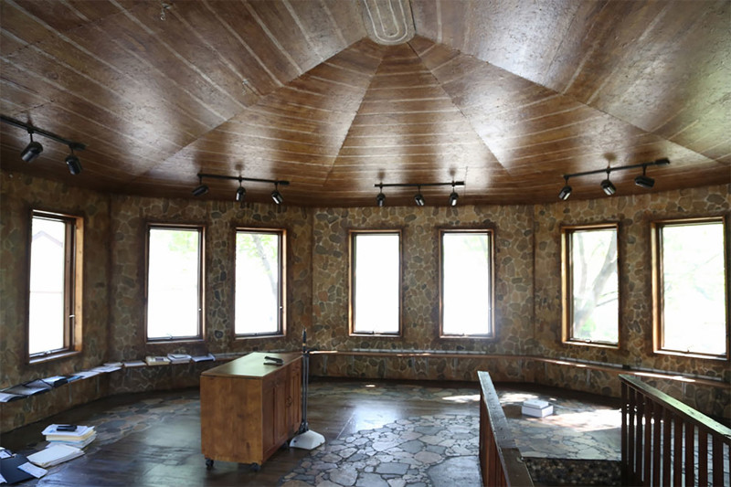 Художница за 38 лет превратила свой дом в произведение искусства