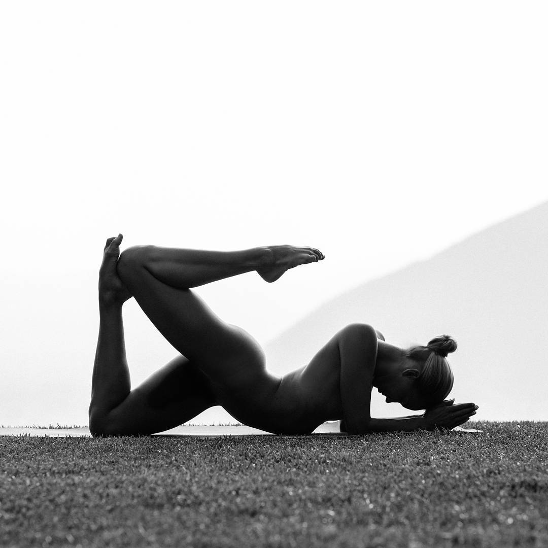 Pregnant Ashley Graham Shares Nude Yoga Photo Shoot