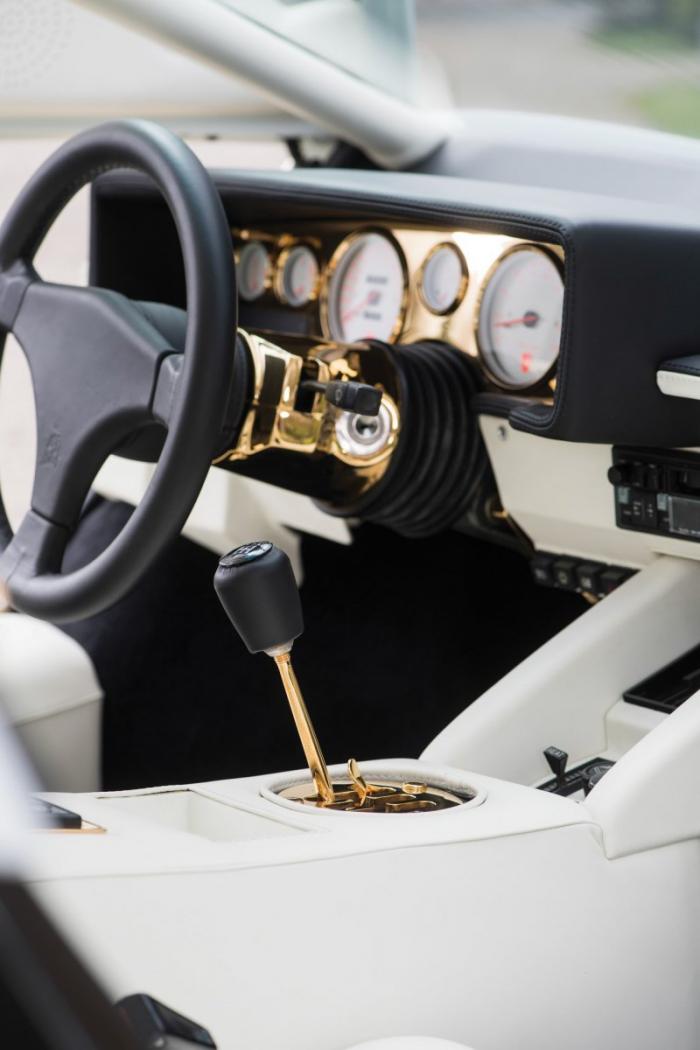 Lamborghini с интерьером из натурального золота