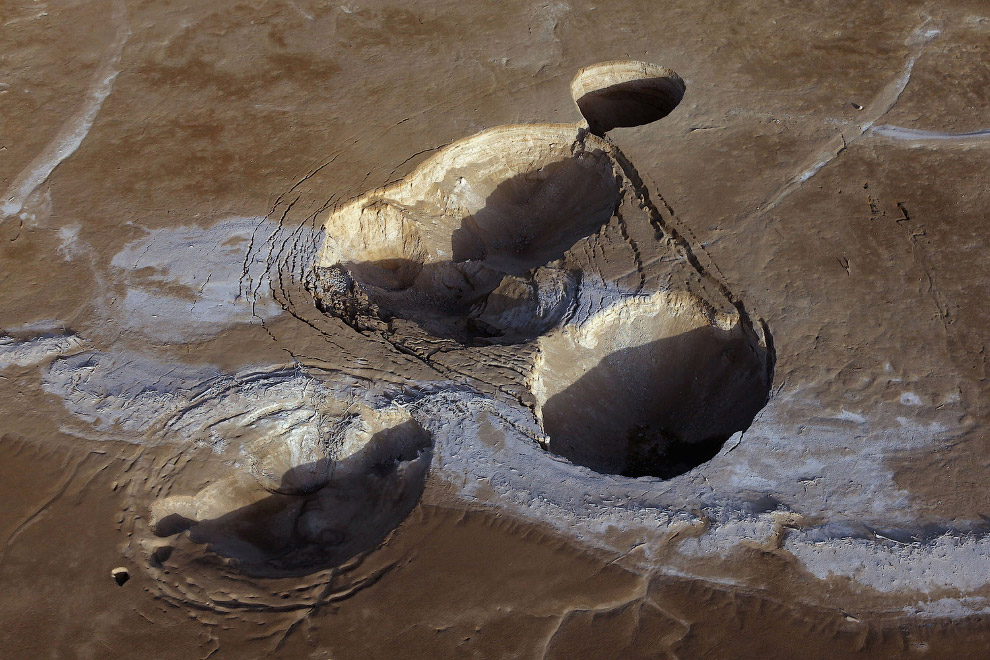 Карстовая воронка в воде