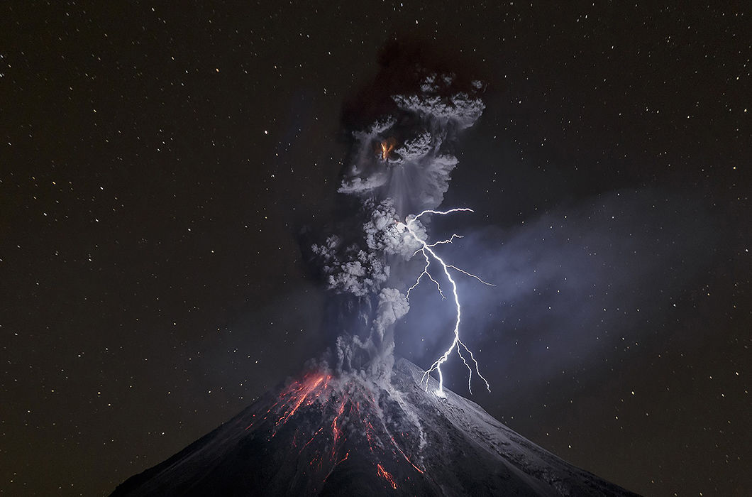 Извержения вулканов в объективе фотокамеры