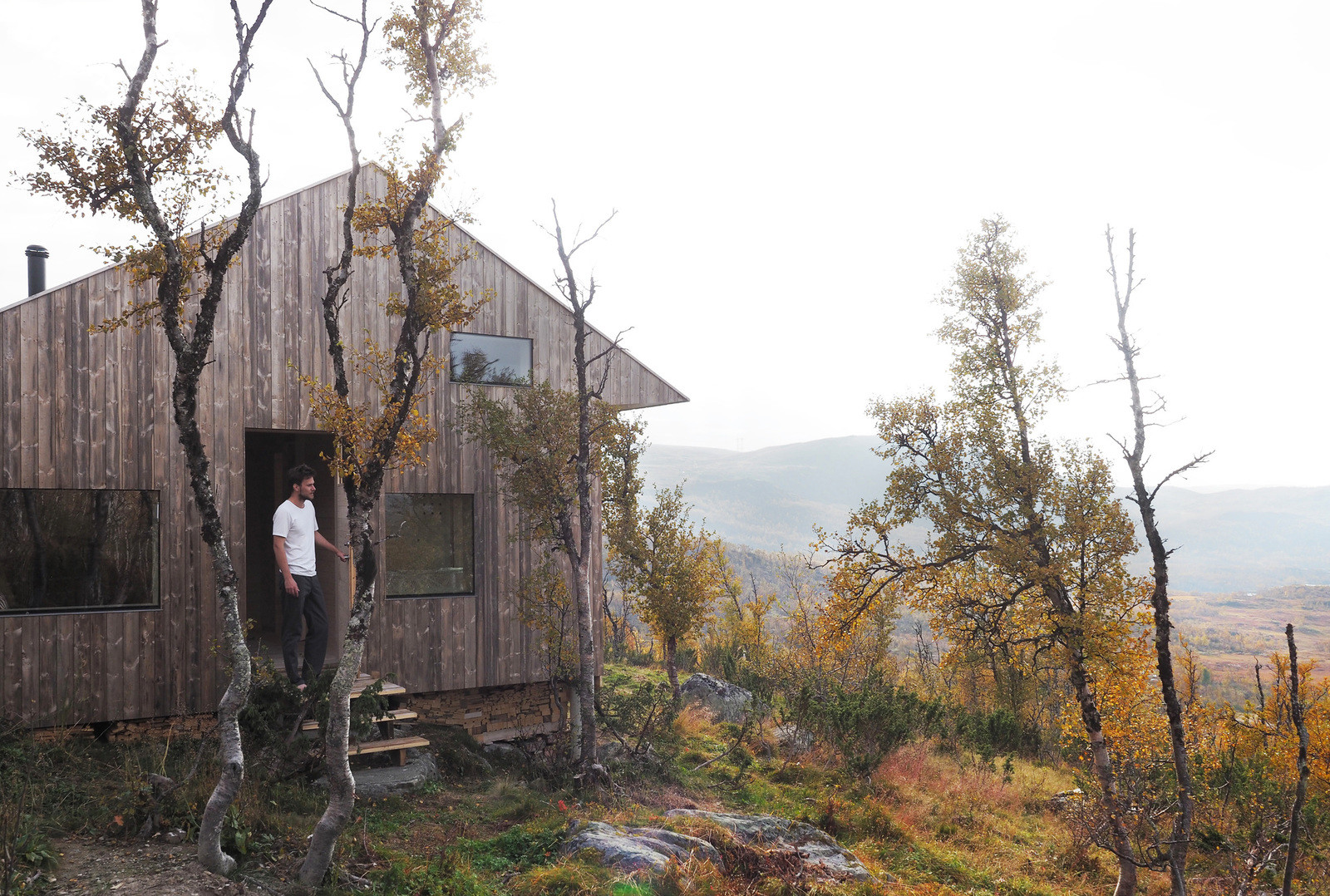 Норвежский загородный дом с видом на реку