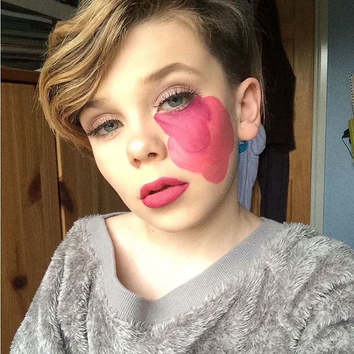 10-летний мальчик поразил интернет своими навыками макияжа