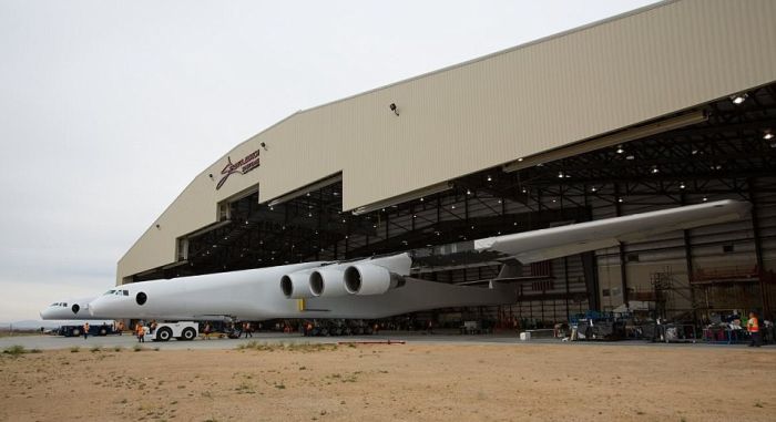 Гигантский транспортный самолет Stratolaunch